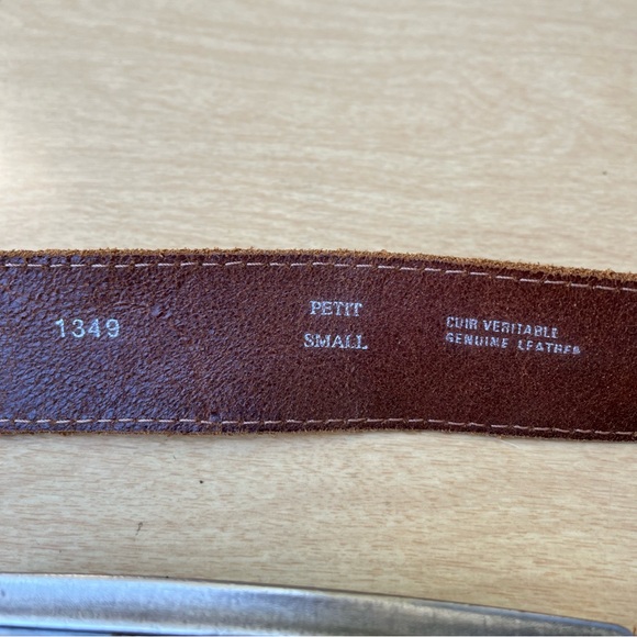 Le Chateau Brown Leather Shabby Distressed Belt With Silver Tone Buckle Sz S - Picture 4 of 16